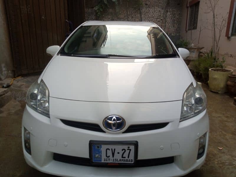 Toyota Prius 2011 total original 100% new car 1