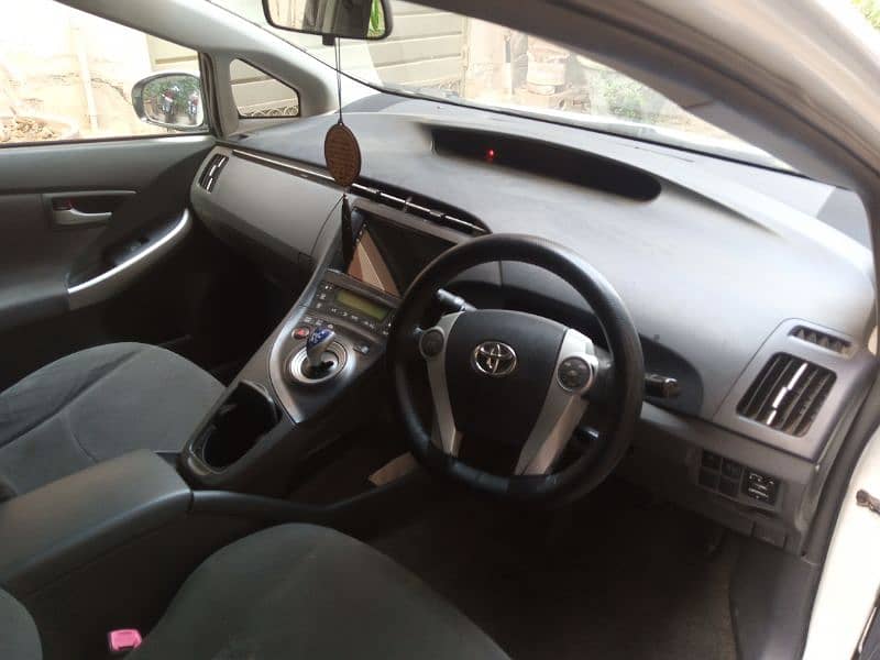 Toyota Prius 2011 total original 100% new car 11