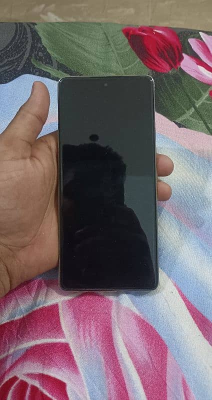 Camon 30 12gb wala hay 4 month use kra hay 10 by 10 hay back panne 6