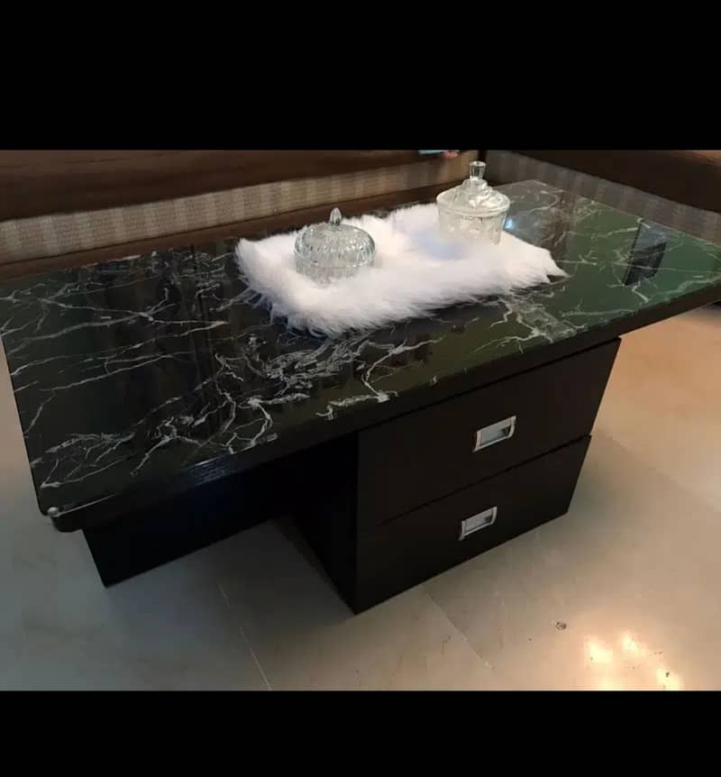 Center table in good condition 2