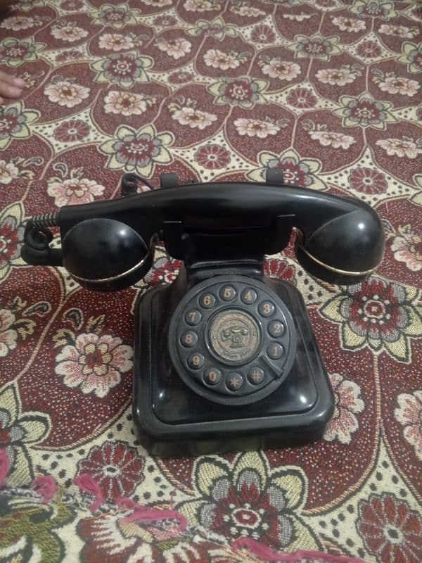 Vintage Phone for vintage lovers Antique Phone 0