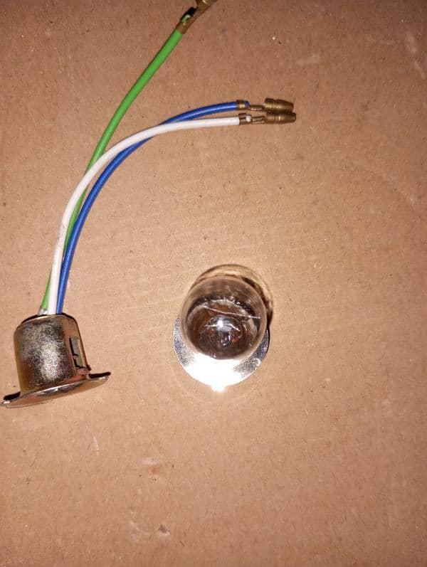 HEADLIGHT Bulb and holder 1