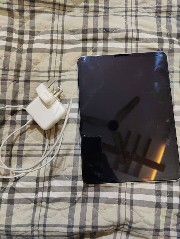 I Pad Pro M2 Wifi + Cellular 128 gb 10/10 30w charger original 1