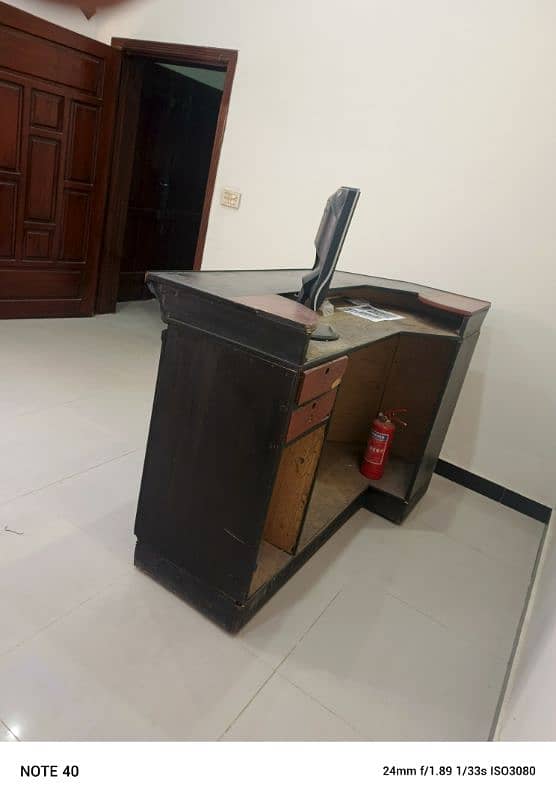 office reception, counter 0