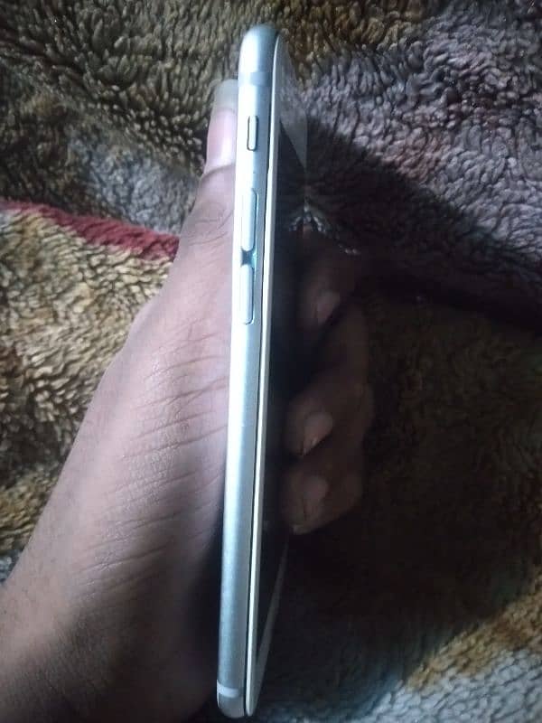 I m selling iPhone 6s 2