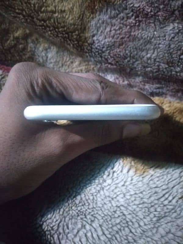 I m selling iPhone 6s 5