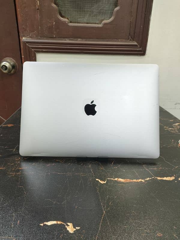 MacBook Pro 1