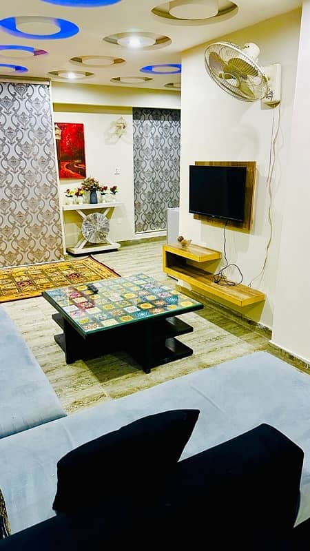 One Bedroom Vip apartment available on daily basis in bahria town LHR 5