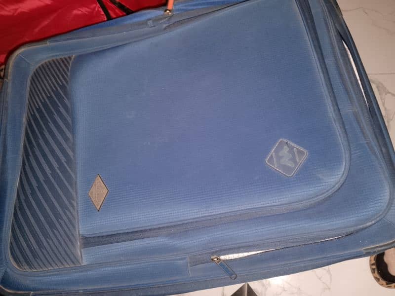 luggage bags in neat condition 1