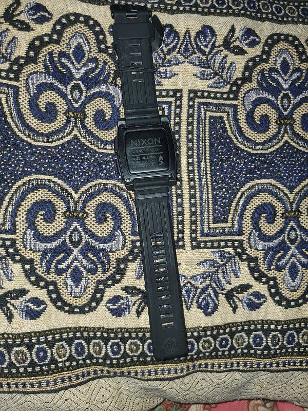 NIXON DIGITAL WATCH 2