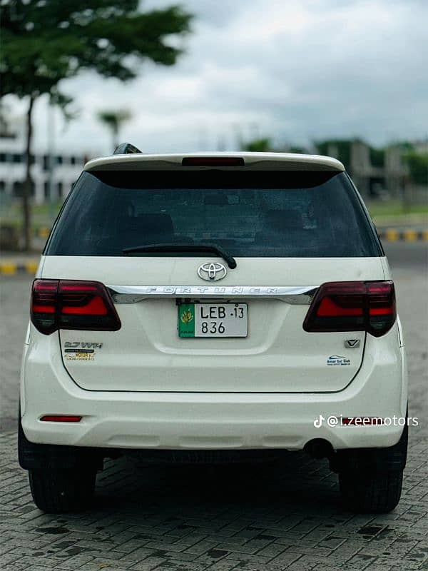 Toyota Fortuner 2013 1