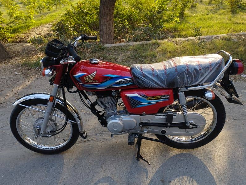 HONDA CG 125 2024 ONLY 5 MONTHS USED 2000KM LIKE BRAND NEW. 1