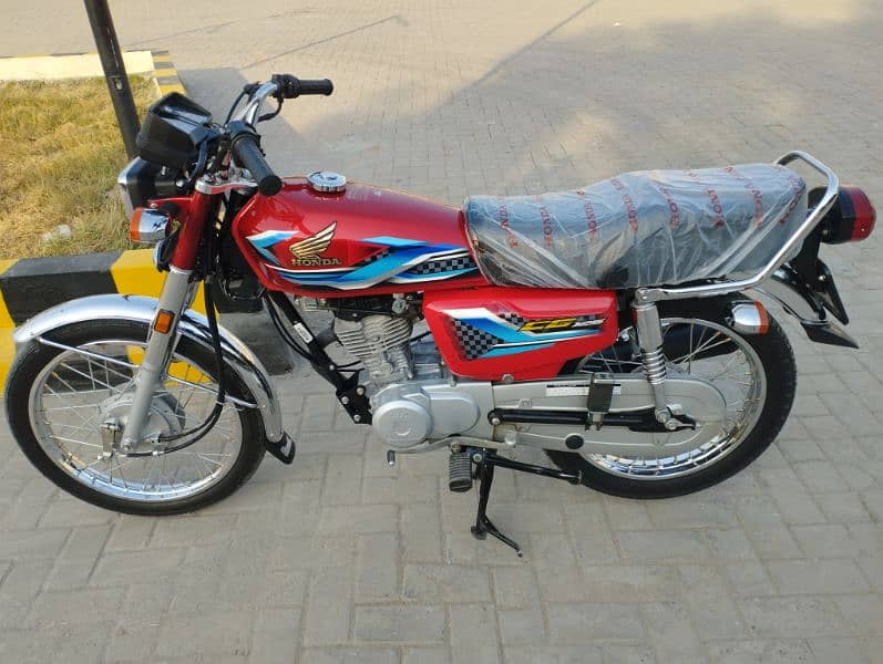 HONDA CG 125 2024 ONLY 5 MONTHS USED 2000KM LIKE BRAND NEW. 8