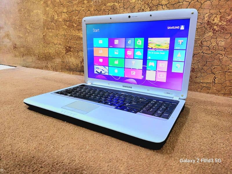 Samsung Galaxy R-530 Laptop [Only Call o332 6l554o3] 1