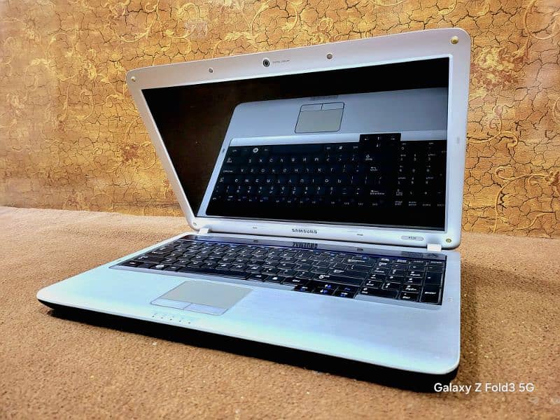 Samsung Galaxy R-530 Laptop [Only Call o332 6l554o3] 2