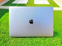 MacBook pro 2017(15inch) Core i7 16gb 512gb