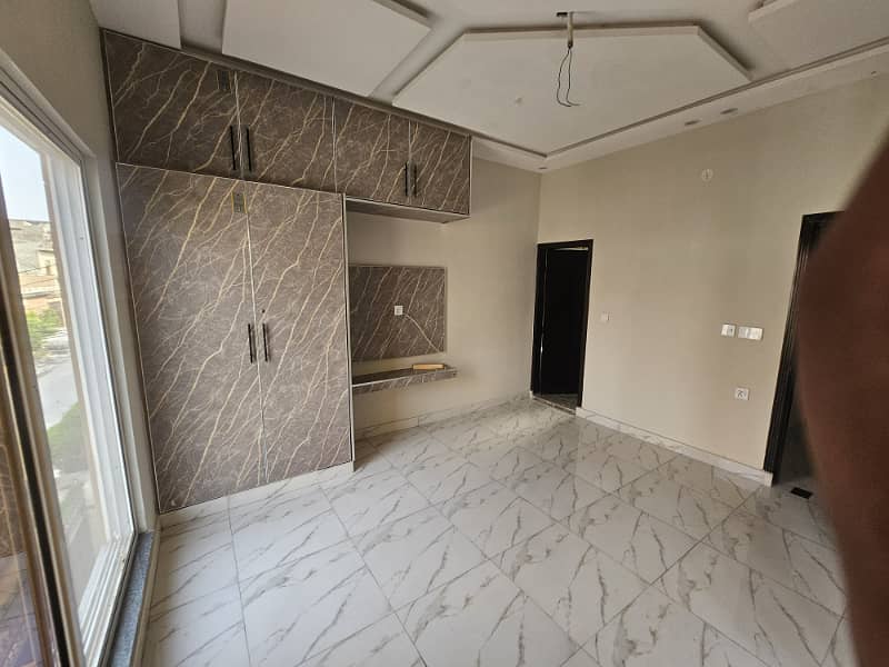 Allama Iqbal Town 10 Marla Full Brand New House 4