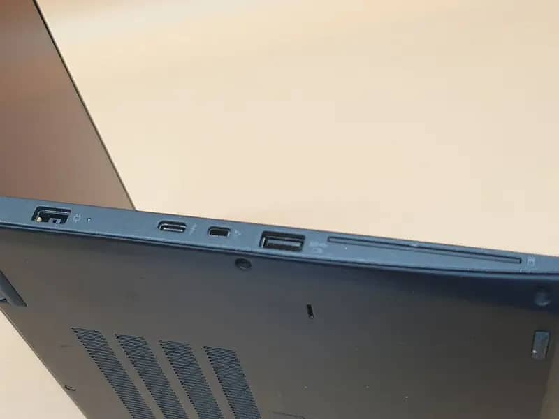 Lenovo Yoga Ci5 8th Gen New Condition x360 Convertable Laptop/Tablet 4