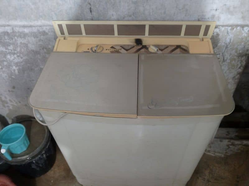 Toyo Semi Auto Washing Machine 10/10 Condition Black Beauty For Sale 0