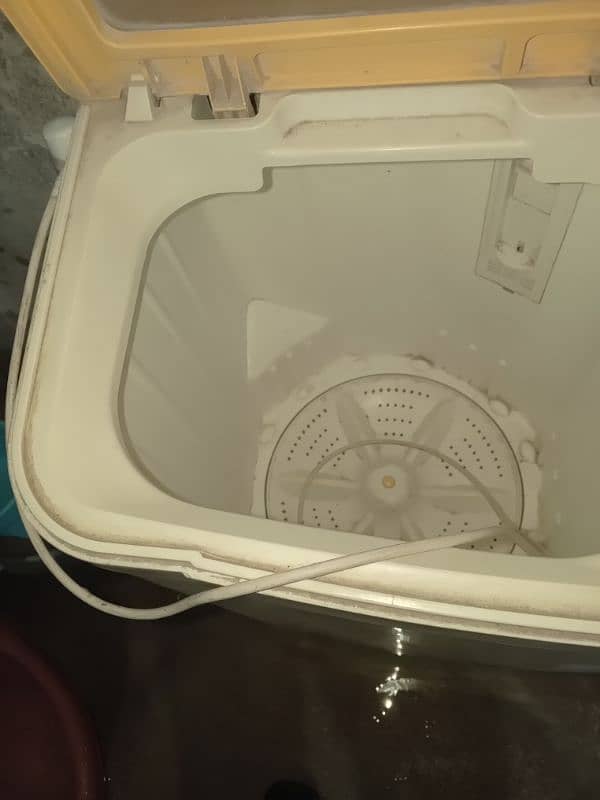 Toyo Semi Auto Washing Machine 10/10 Condition Black Beauty For Sale 3