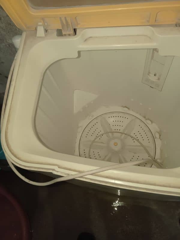 Toyo Semi Auto Washing Machine 10/10 Condition Black Beauty For Sale 4