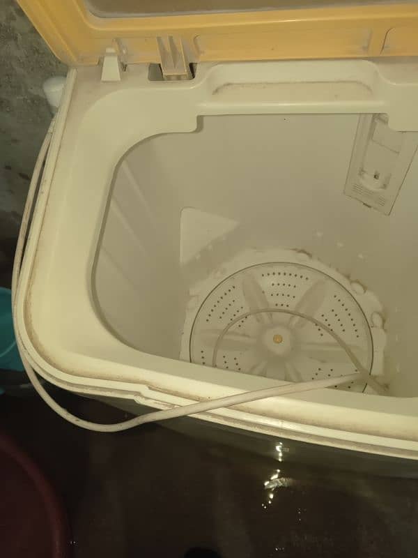 Toyo Semi Auto Washing Machine 10/10 Condition Black Beauty For Sale 5