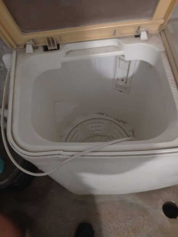 Toyo Semi Auto Washing Machine 10/10 Condition Black Beauty For Sale 6