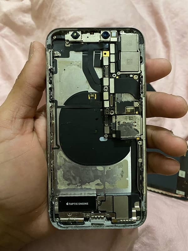 iPhone X without board. 1