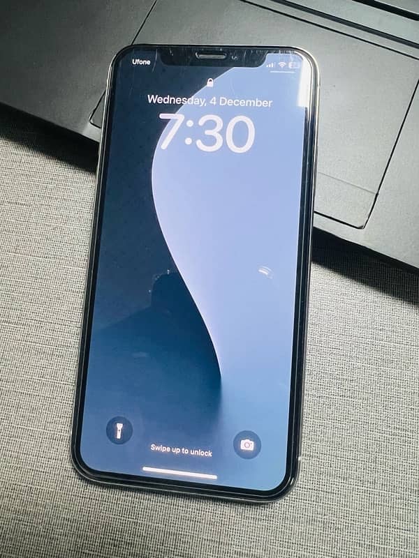 Iphone x 64 gb pta with box and charger 2