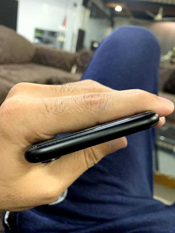 iPhone XR 6