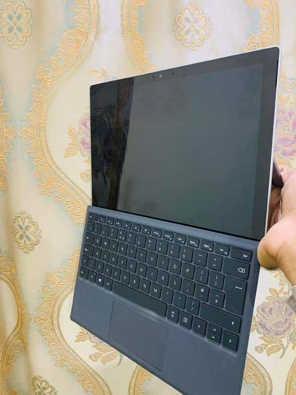 Surface Pro 6 - Core i5 8th Gen - 8gb Ram 128gb ssd 1