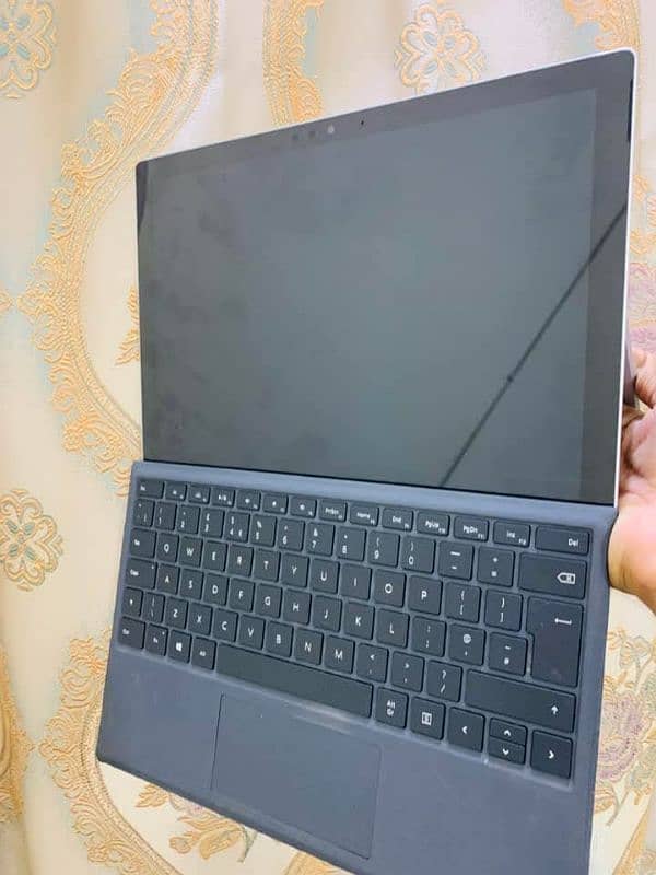 Surface Pro 6 - Core i5 8th Gen - 8gb Ram 128gb ssd 2