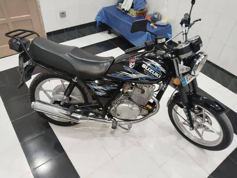 Suzuki Gs150 SE 2022 model Islamabad number 9