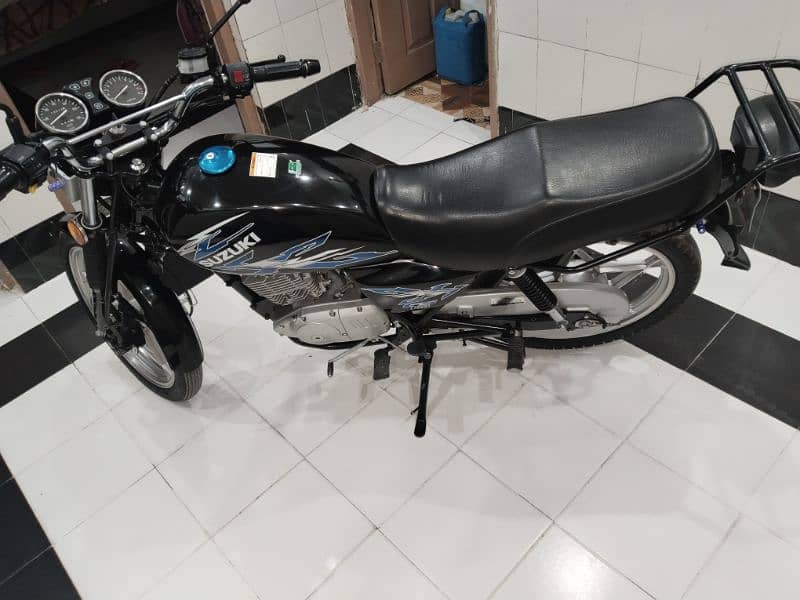 Suzuki Gs150 SE 2022 model Islamabad number 11