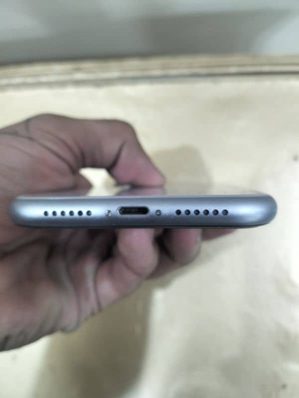 iPhone 11 jv in very good condition 2