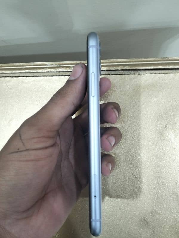 iPhone 11 jv in very good condition 8