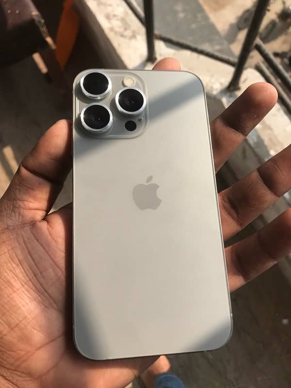 iPhone XR convert 15 pro 128gb abttery health 76% 2