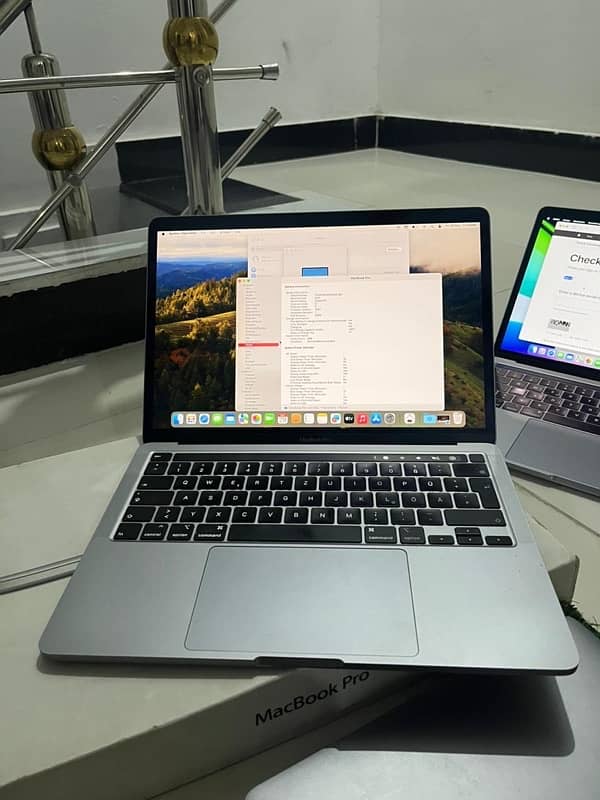 Apple MacBook Pro 2019  16 inch  Core i7  32 GB RAM  512 GB SSD 0