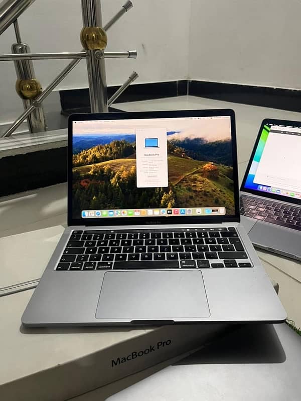 Apple MacBook Pro 2019  16 inch  Core i7  32 GB RAM  512 GB SSD 1