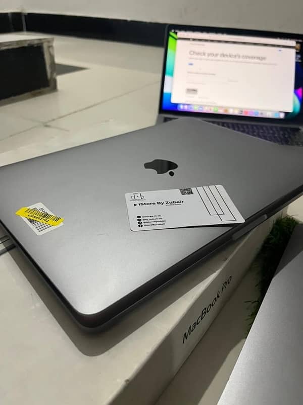 Apple MacBook Pro 2019  16 inch  Core i7  32 GB RAM  512 GB SSD 4