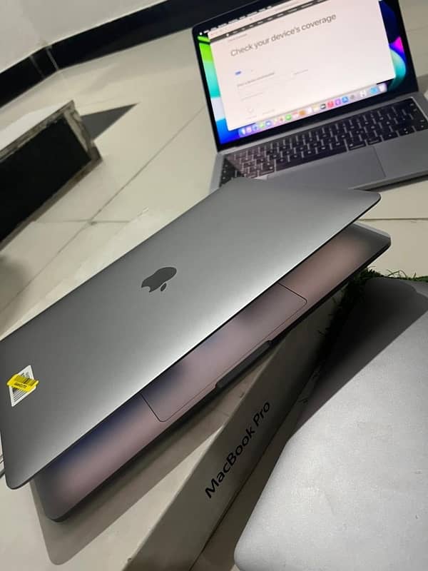 Apple MacBook Pro 2019  16 inch  Core i7  32 GB RAM  512 GB SSD 0