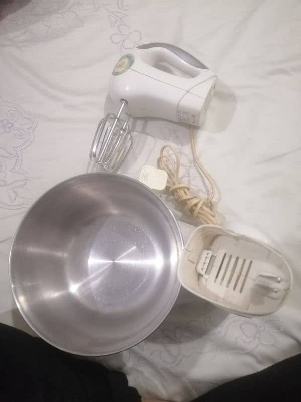 Breville Twin Motor Compact Mixer, Hand Mixer 3