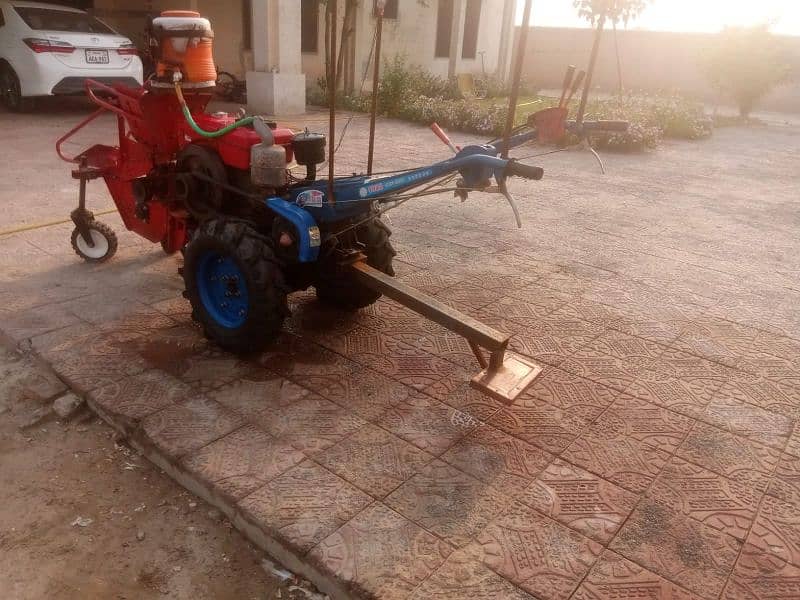 Corn harvester single row self propelled 1