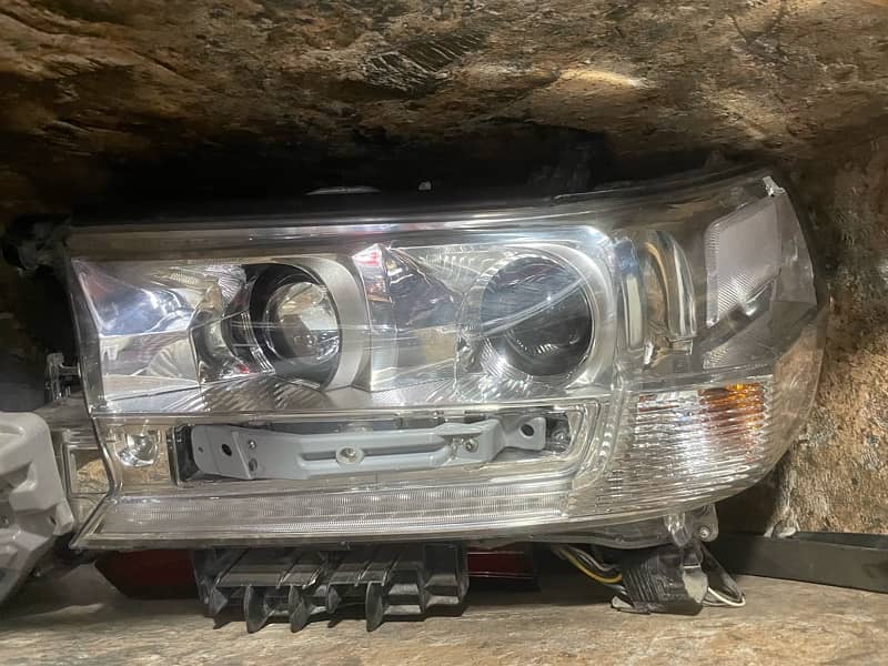 Toyota Land Cruiser V8 Head lights Side Mirrrors Fartuner Revo Roco 1