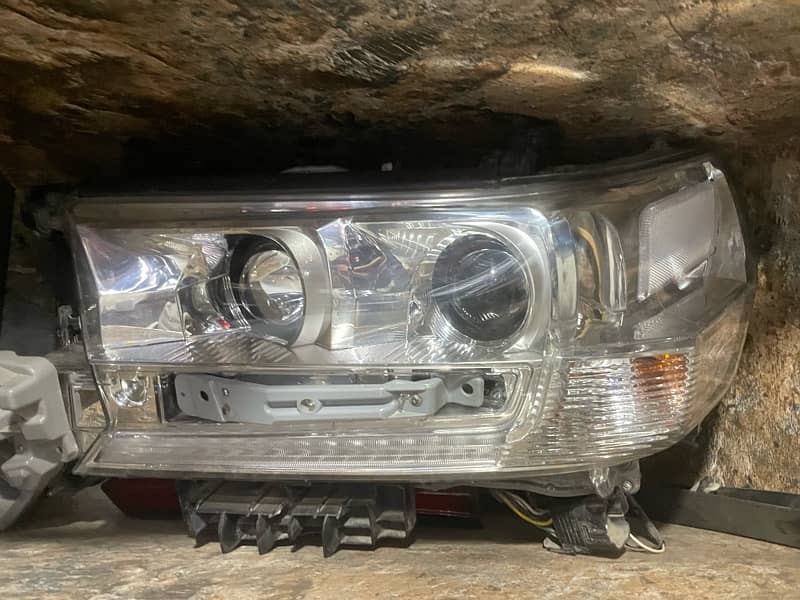 Toyota Land Cruiser V8 Head lights Side Mirrrors Fartuner Revo Roco 2