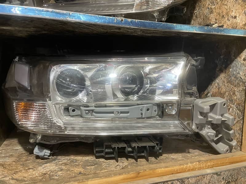 Toyota Land Cruiser V8 Head lights Side Mirrrors Fartuner Revo Roco 3