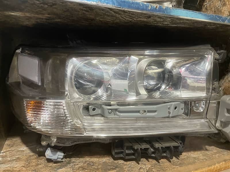 Toyota Land Cruiser V8 Head lights Side Mirrrors Fartuner Revo Roco 5