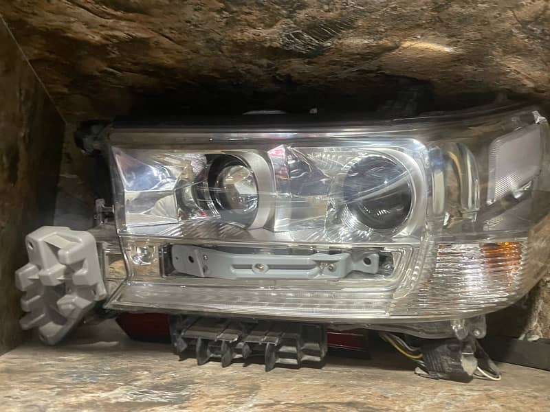 Toyota Land Cruiser V8 Head lights Side Mirrrors Fartuner Revo Roco 6