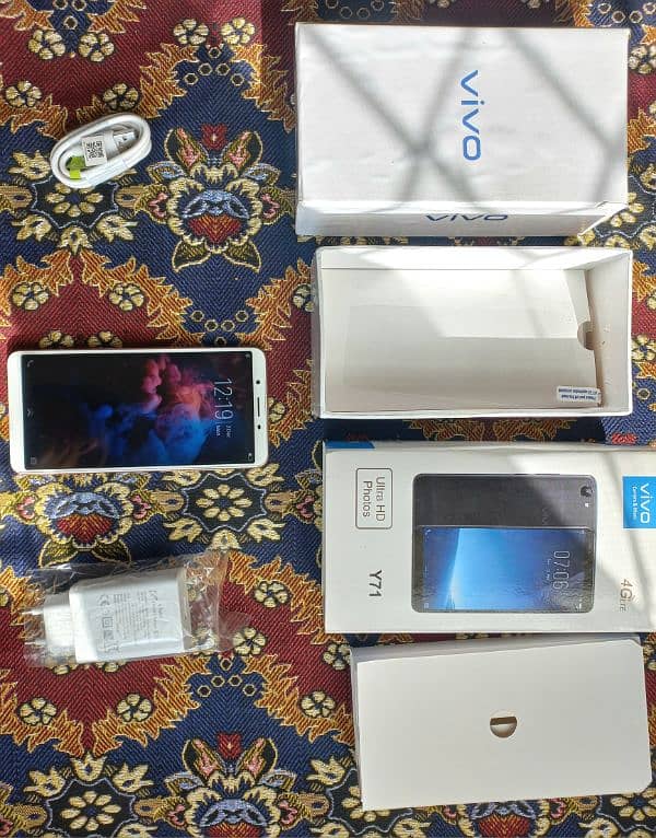 smart phone vivo Y71* complete Box* 1