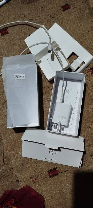 Redmi note 13 behtareen set hai,10/10 condition Mai hai,2 mah used. 2